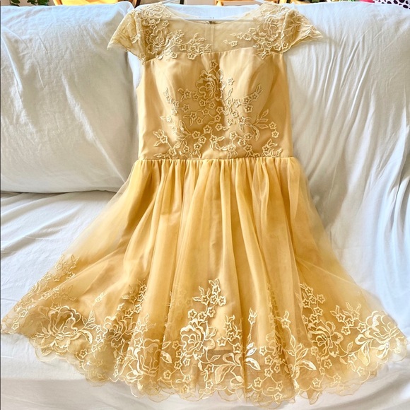 JJs House A-Line Scoop Neck Dress in Gold